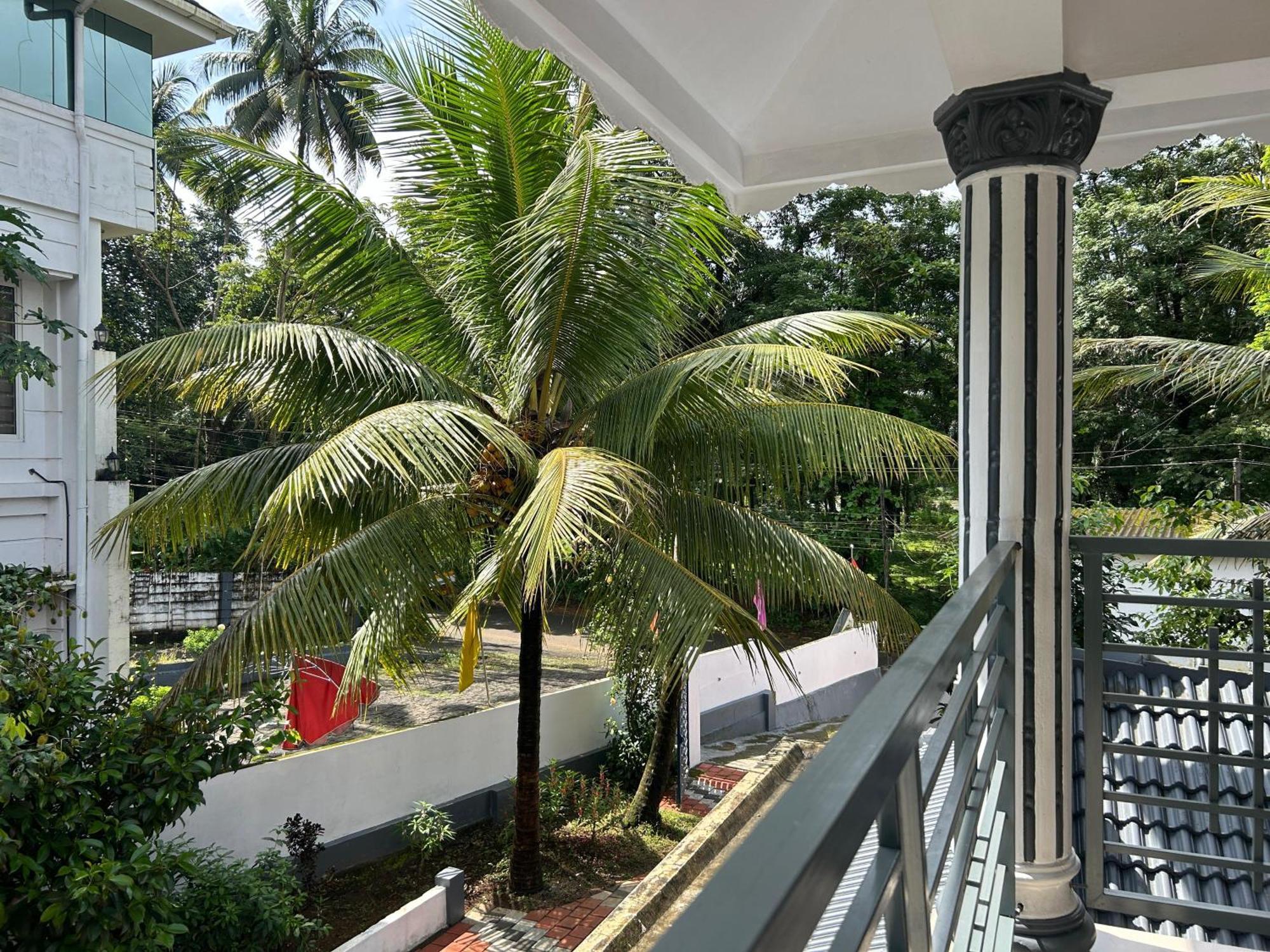 Puzhayoram Homestay Thrissur Exteriör bild