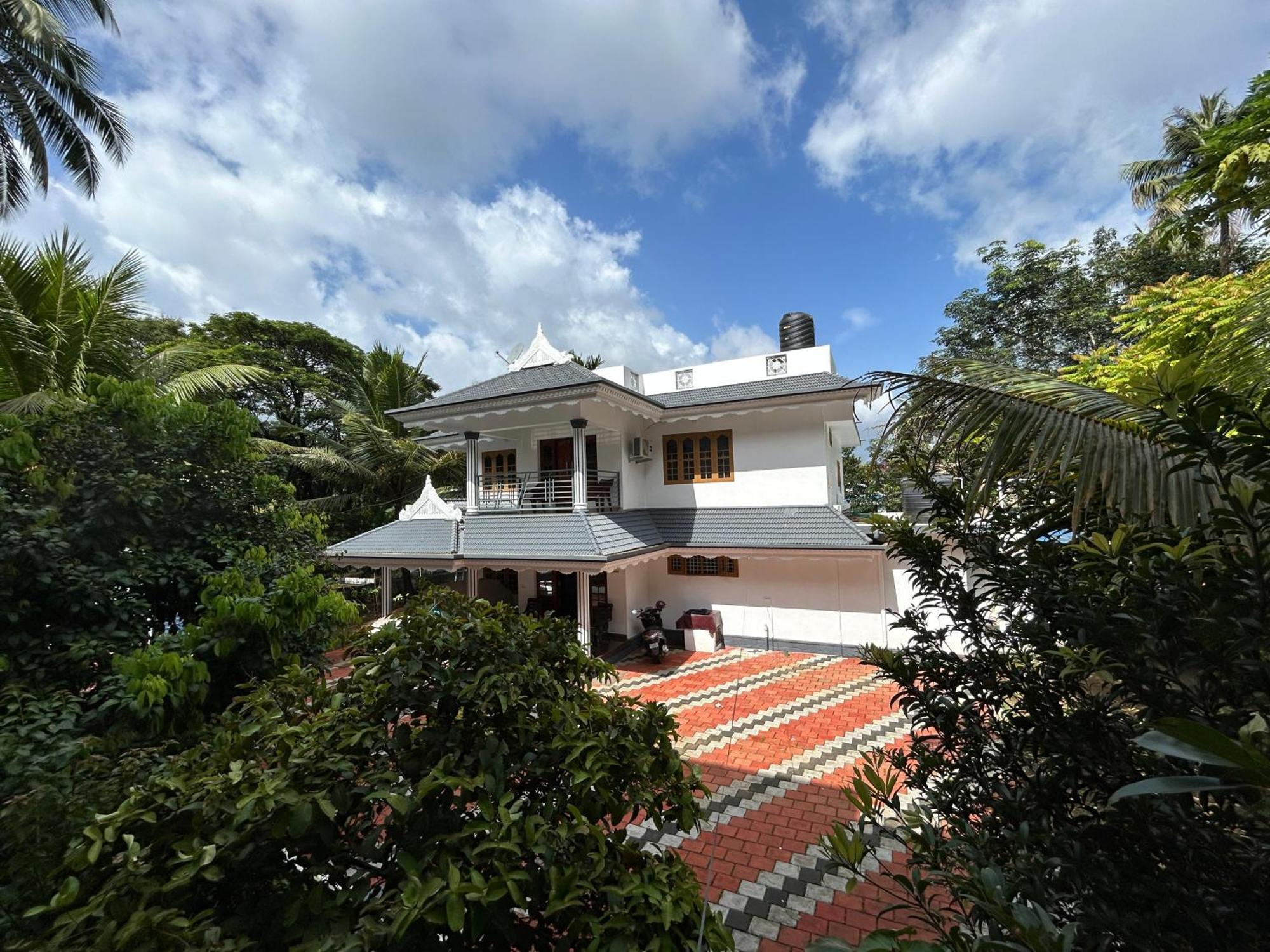 Puzhayoram Homestay Thrissur Exteriör bild
